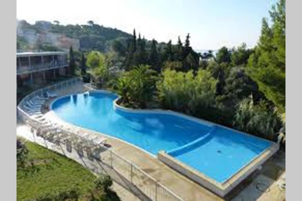Les Terrasses Du Liouquet T2, Piscine , Parking , Mer A 150 M La Ciotat Bagian luar foto